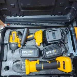 סט כלי עבודה נטענים 21V - מפתח רטיטה ומשחזת זווית (דיסק) "4.5 כולל 2 סוללות ומטען של חברת Scorpion